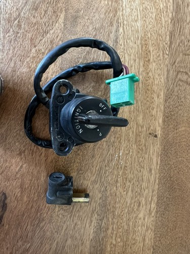 85-88 Suzuki GSXR750 GSXR1100 Ignition Set Gas Cap Used 27A 20AKEY. Last Set! - Picture 4 of 7