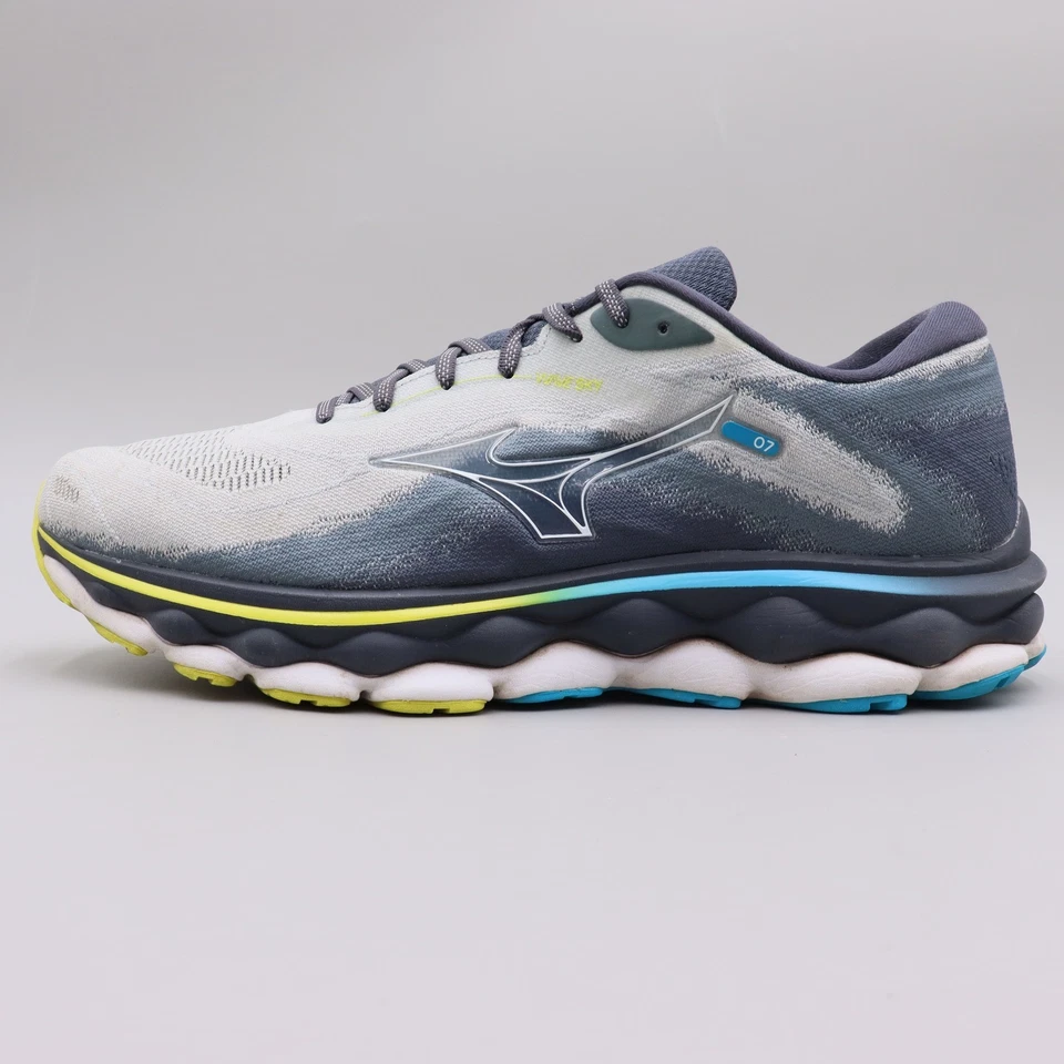 Zapatillas deportivas Mizuno Wave Sky 07 para hombre talla 12,5 2E gris ancho Foto 3 de 4