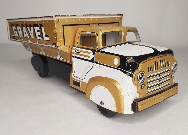 1940'S / 50'S MARX SAND & GRAVEL GOLD, WHITE & BLACK TIN LITHO DUMP TRUCK USA - Image 2 of 4