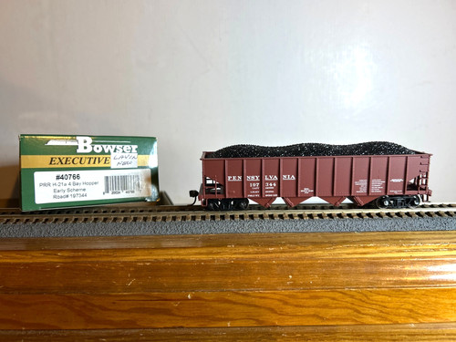 BOWSER #40766 P.R.R. Coche tolva "Early Lettering" H-21a 4 bahías #197344 H.O. 1:87 | Condition: New