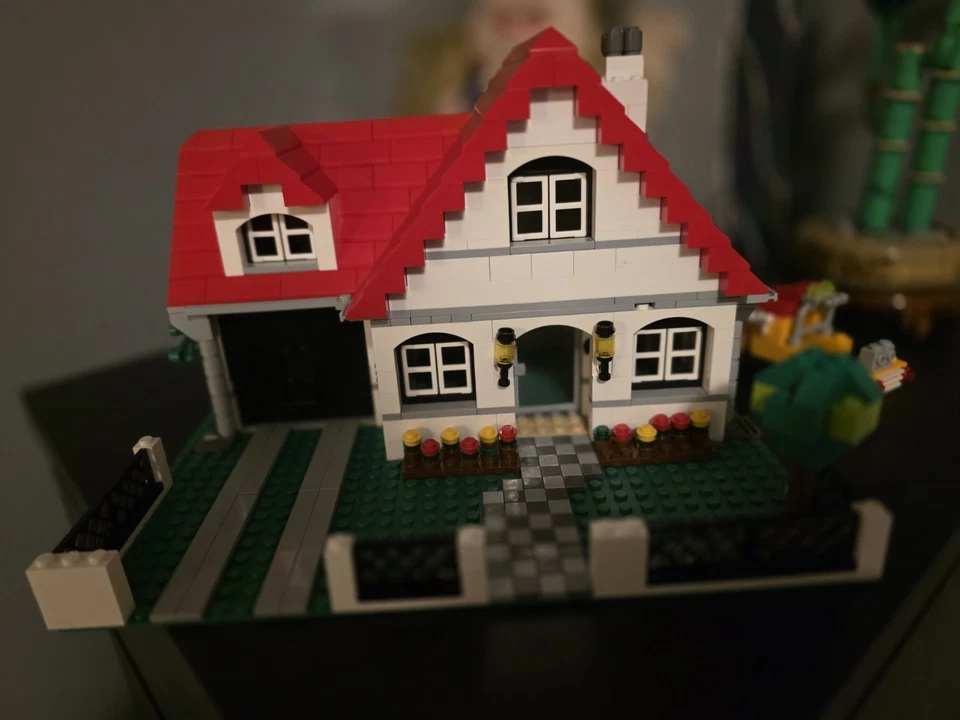 LEGO Creator 4956 House, photo 1 of 5