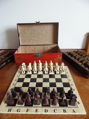 Xiangqi Jeu d'échecs chinois pliable en bois, jeu d'échecs en bois, 32 jeux de stratégie et d'adresse traditionnels pour adultes Xiangqi Jeu d'échecs chinois pliable en bois, jeu d'échecs en bois, 32 jeux de stratégie et d'adresse traditionnels pour adultes