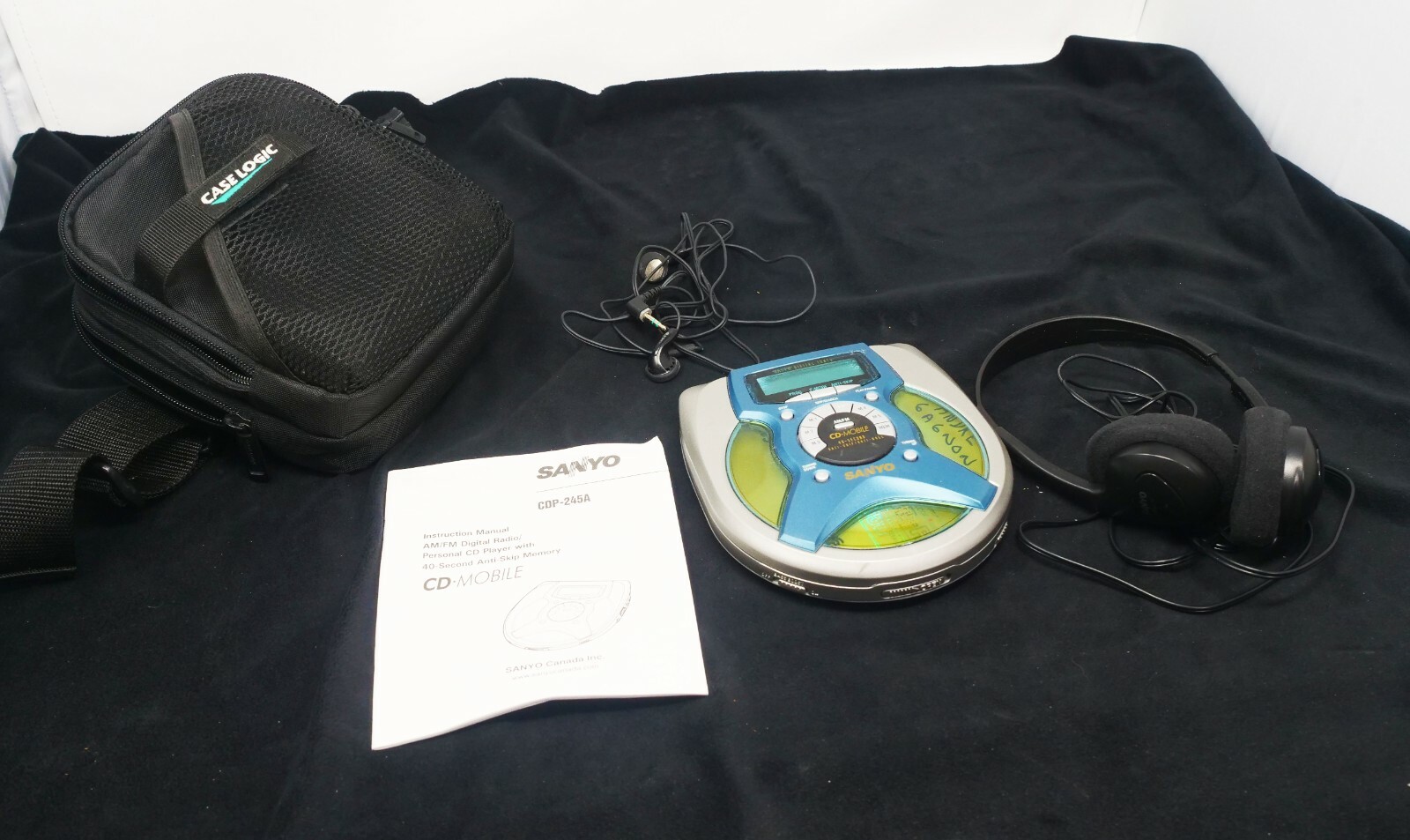 Vintage Sanyo CD Player CDP-245A + AM/FM Digital Radio + 2 Headphone + CaseLogic