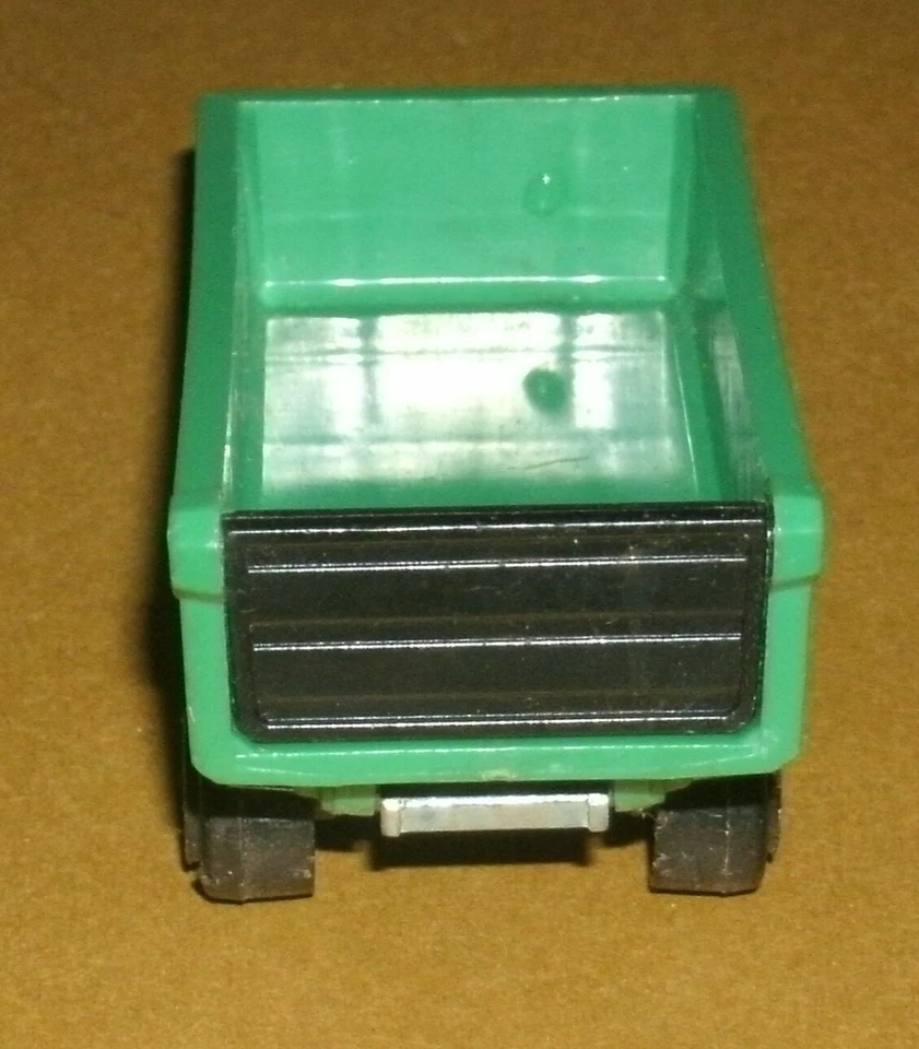 1/64 Size Tipping Farm Barge Wagon Trailer Accesssory - Majorette 316 Green - Image 4 of 4