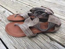 Easy USA Brown Silver dots back zipper Thong Sandals Size 7 Women’s