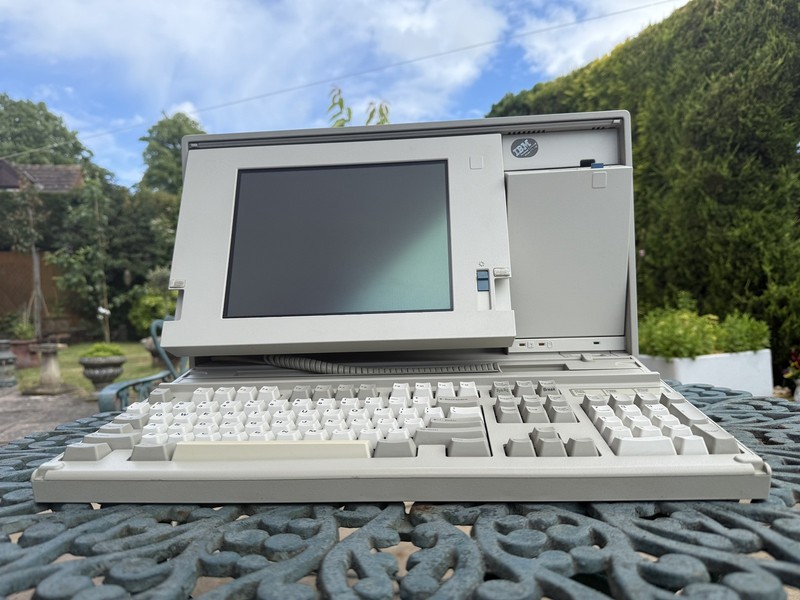 IBM PS/2 Model P75 8573-401 Portable  80486 DX33 FAULTY Pls Read Description