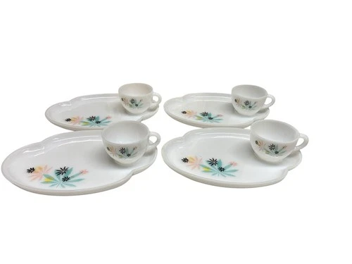 VTG 1950s Federal Milk Glass Snack Sets Atomic Leaf Flower 4 Plates 4 Cups MCM