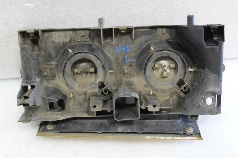 1976 LINCOLN CONTINENTAL MARK IV LEFT DRIVER HEADLIGHT HEADLAMP + GOLD COVER - Image 2 of 4