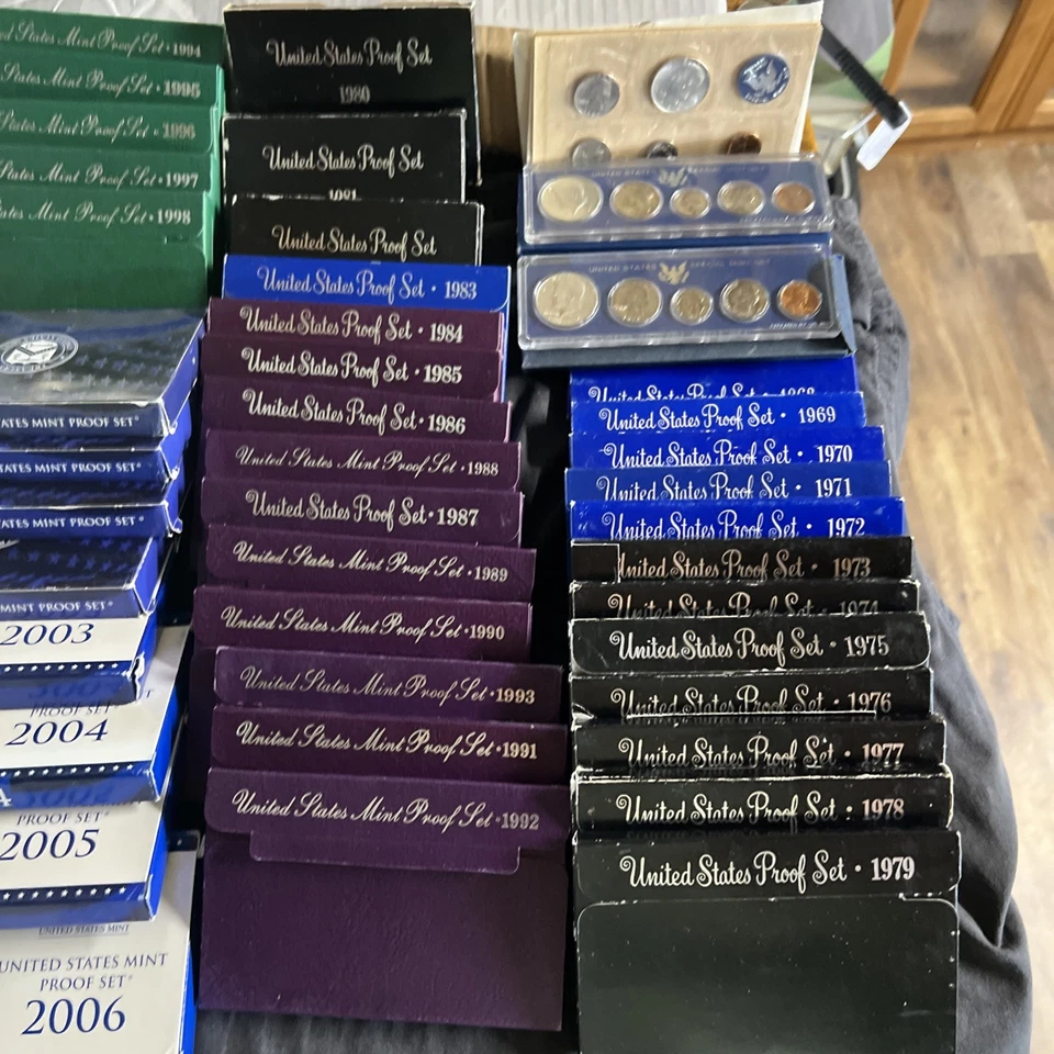 1965-2012 US Ment Proof Sets 47 Years Uncirculated - Image 3 of 3