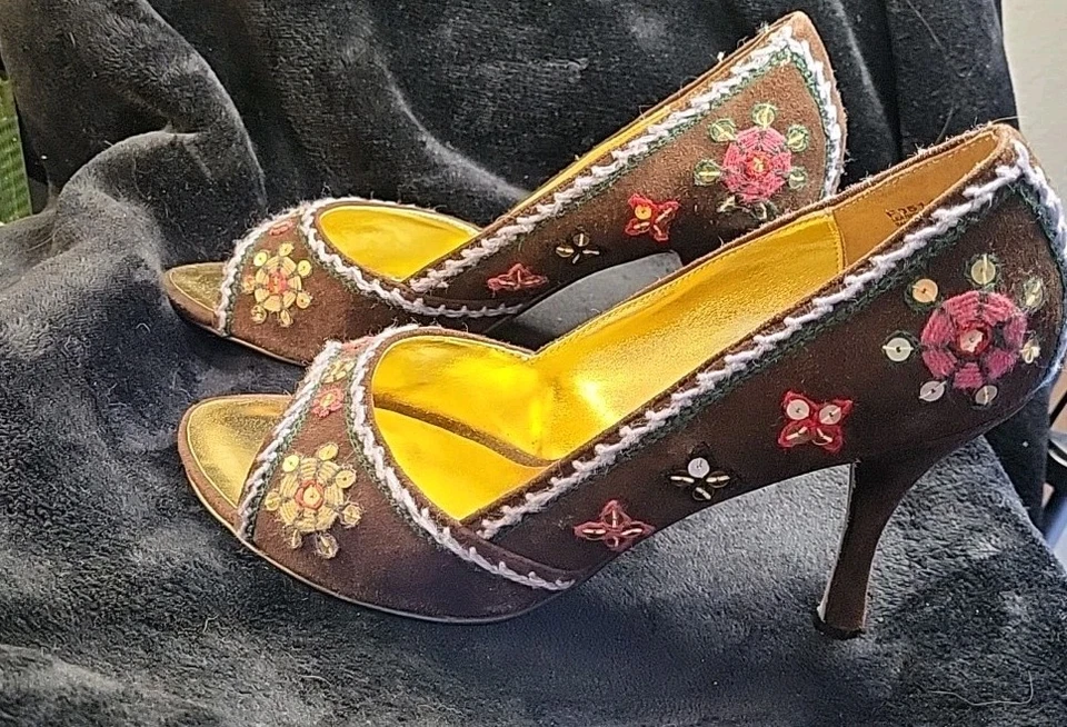 Tacones Kathy Van Zeeland Marrón Gamuza Adornados Peep Toe Talla EE. UU. 10 Foto 4 de 4