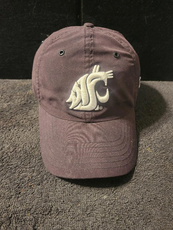 Sombrero vintage de mujer New Era con hebilla y correa para mujer de la Universidad Estatal de Washington Foto 3 de 4