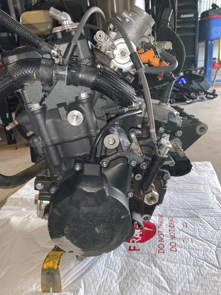 Yamaha FZ6R 2009 09-17 OEM MONTAJE COMPLETO DEL MOTOR  Foto 4 de 4