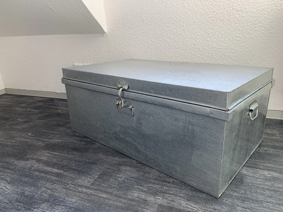 Metall Truhe mit Verschluss in der Farbe Silber mit Muster - Bild 2 von 4