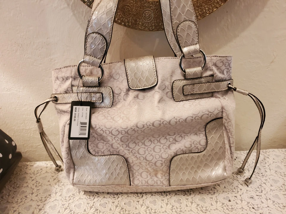 Bolso Cartera de Hombro de Mano Vintage GUESS Color Piedra Blanca en Relieve Foto 2 de 3