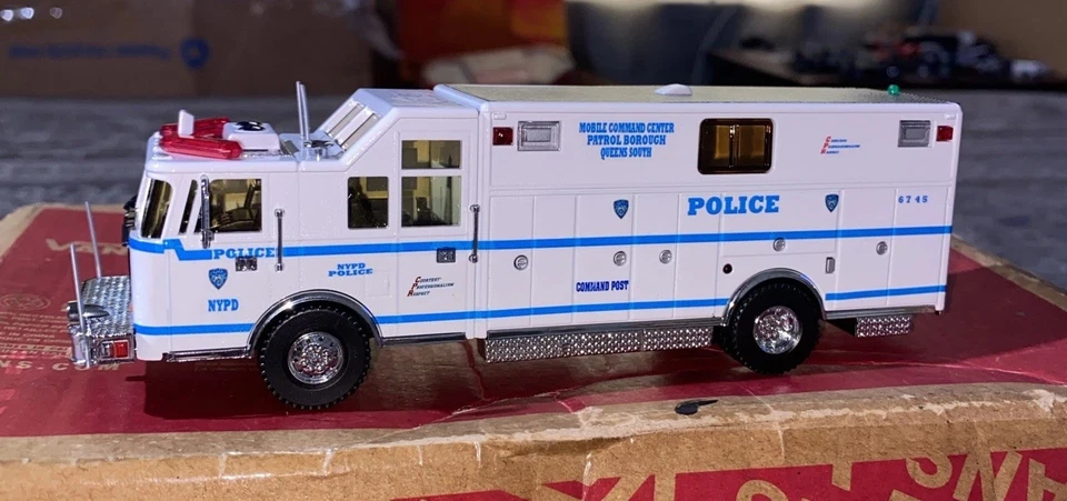 Kitbash 1/64 CODE3 Pierce Mobile Command Post NYPD NEW YORK POLICE DEPARTMENT - Image 4 of 4