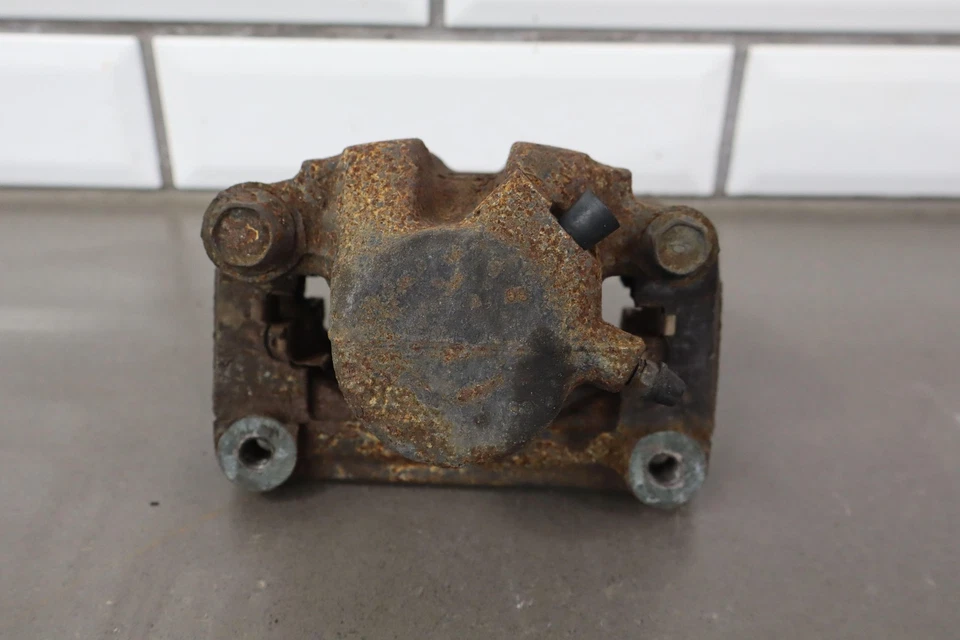 Juego de 4 pinzas de freno plateadas Mazda Miata 1994-2005 (con ruedas de 15") Foto 4 de 4