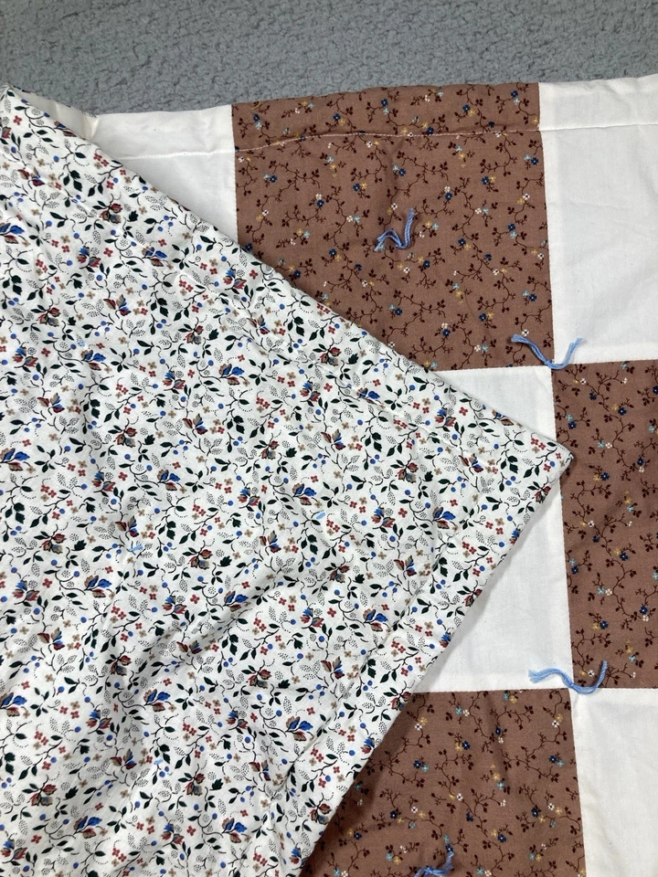 Edredón atado para cuna de regazo o bebé 35x42" cuadrados de retazos marrón Ditsy cabaña floral Foto 3 de 4