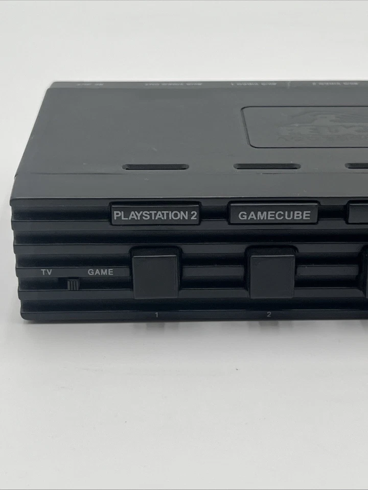 Pelican Accessories PL-625 Universal 4-Way AV & S-Video Game Switch Box - Image 2 of 4