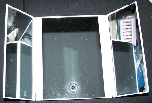 NIB  Conair Illuminations  Trifold LED Lighted  Vanity 1X Magnifying Mirror  NEW - Picture 6 of 9