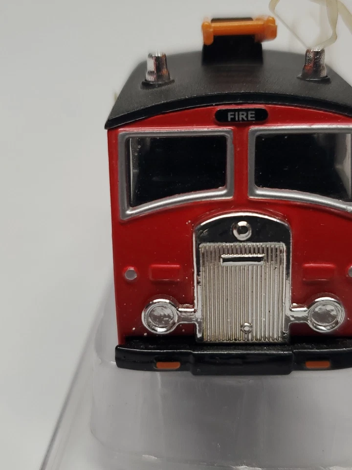 Dennis F8 Pump Escape - Devon F.D. Corgi Fire Heroes #7 History of Firefighting - Image 4 of 4