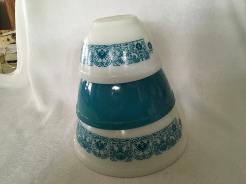 Vintage Pyrex Horizon Blue Mixing Stacking Bowls 3-Piece Set Excellent Condition