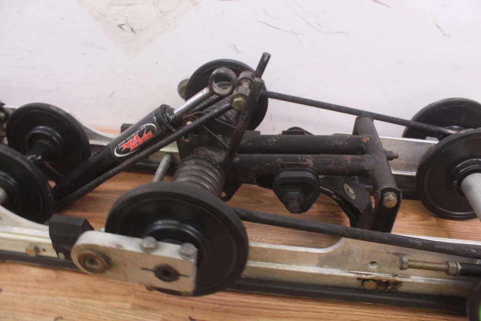 Arctic Cat Mountain Cat 570 2002 suspensión trasera patín 136" con amortiguadores Foto 3 de 4