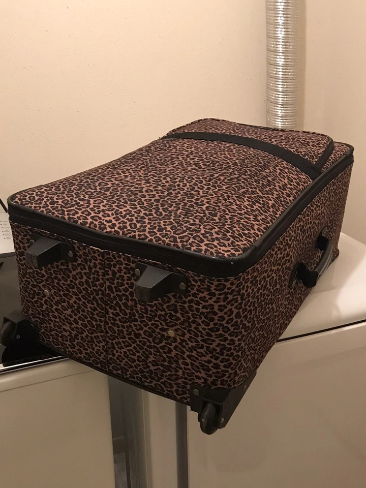 Equipaje con ruedas Wilson de cuero con estampado de leopardo Foto 4 de 4