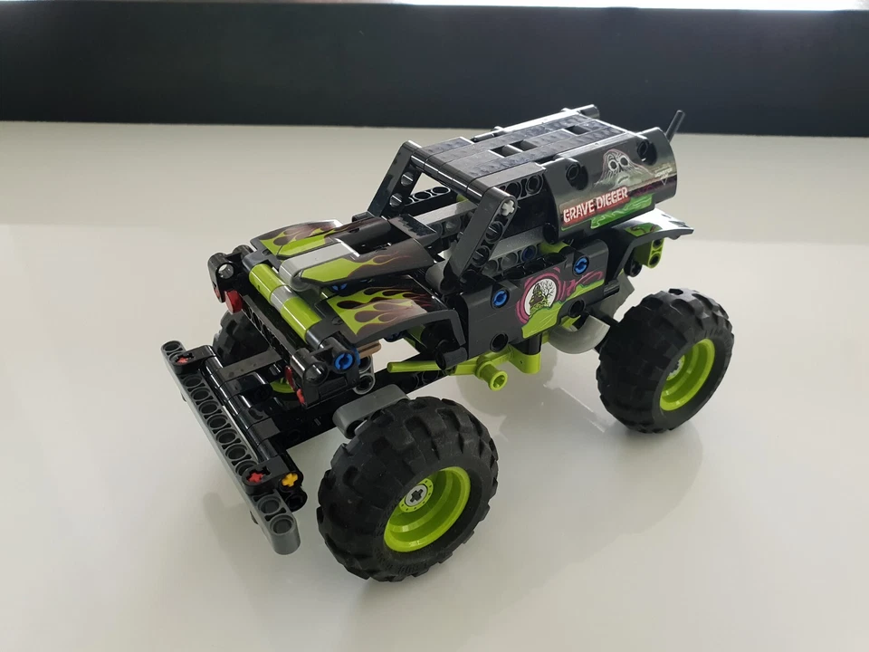 LEGO Technic 42118 Monster Jam Grave Digger, photo 1 sur 5