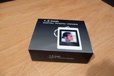 60 PHOTO MEMORY CAPACITY RECHARGEABLE DIGITAL PHOTO VIEWER W/KEYCHAIN 1.5" SILVR