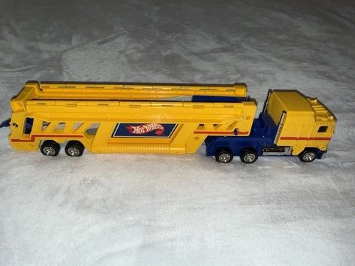Vintage 1986 Hot Wheels Semi Truck Trailer Transporter Car Hauler Carrying Case