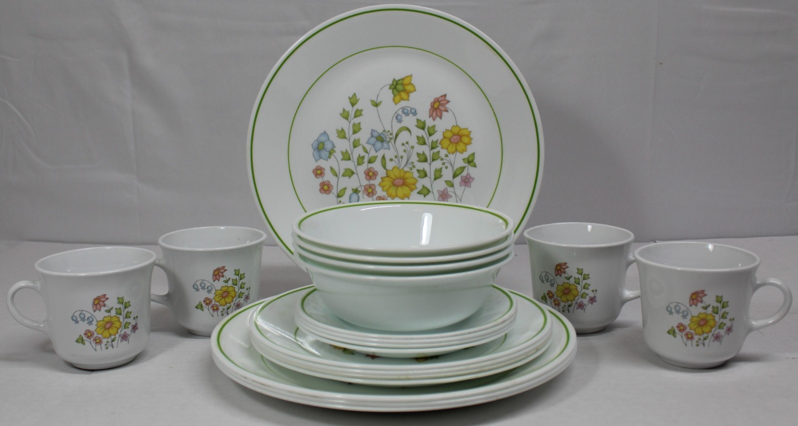 20 Piece Service For 4 Great Condition!