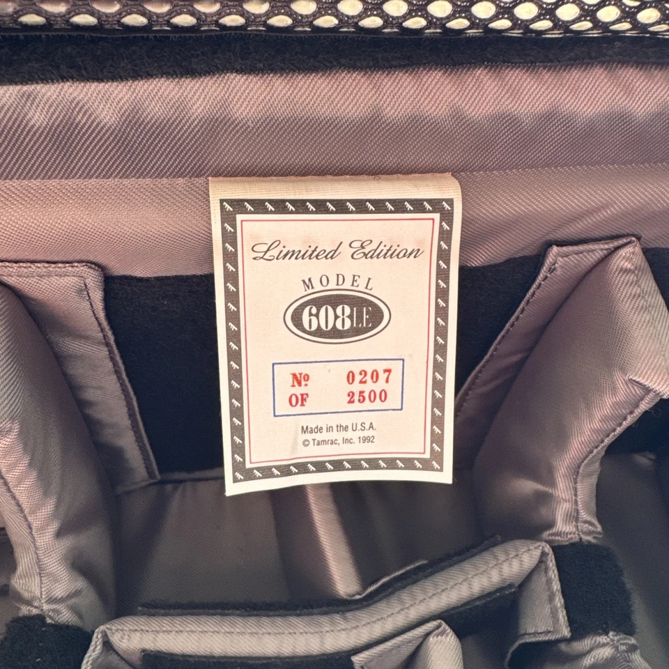 Limited edition tamrac camera bag with shoulder strap - Image 3 of 4