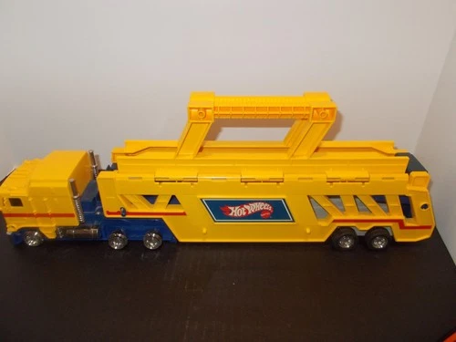 Vintage 1986 Hot Wheels Semi-Truck Trailer Car Carrier Hauler Carrying Case