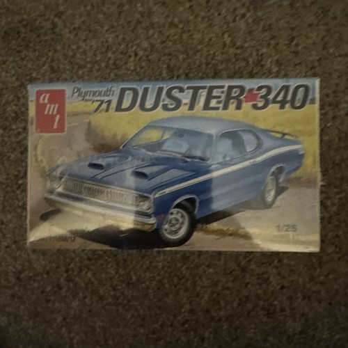 AMT 1971 Plymouth Duster 340 1:25 Scale Plastic Car Model Kit New Sealed - Picture 3 of 5