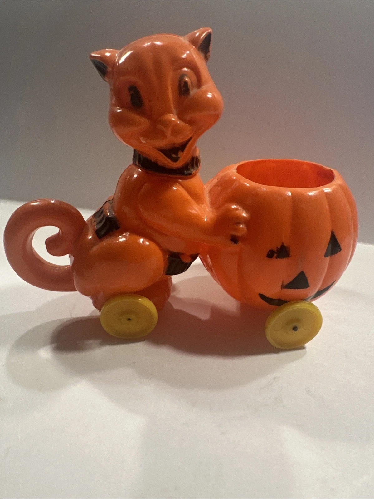 Vintage 1950S ROSBRO HALLOWEEN hard plastic TOY CANDY CONTAINER CAT push PUMPKIN