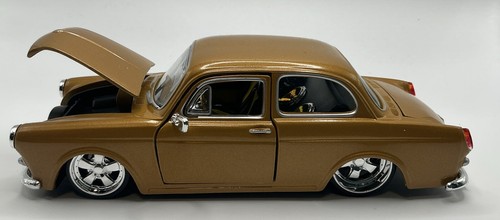 VOLKSWAGEN 1600 NOTCHBACK TAN 1:24 SCALE BY MAISTO URBAN COLLECTION - Picture 7 of 17