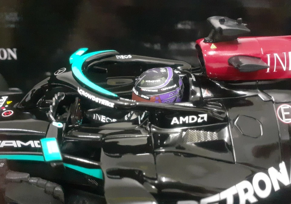 MODELLINO AUTO 1:18 MINICHAMPS F1 MERCEDES W12 HAMILTON WINNER BAHRAIN GP 2021 - Immagine 4 di 4