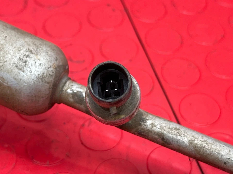 Mangueira de descarga CA 07-14 Chevy Tahoe GMC Yukon Cadillac Escalade fabricante de equipamento original 22876350 - Imagem 2 de 4