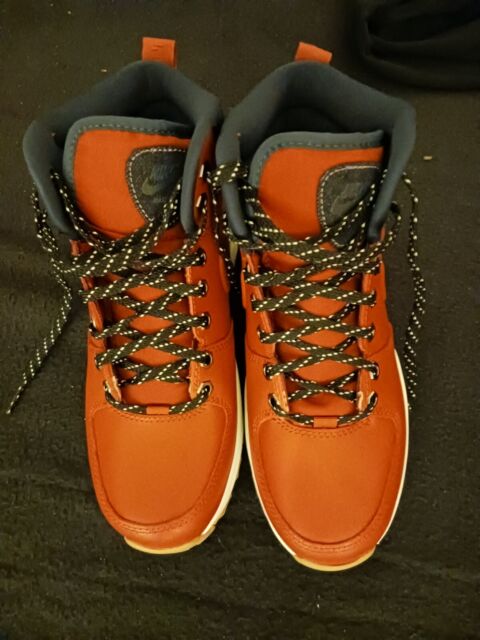 Nike Boots NEU EU40 US7 Koral