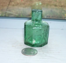 NICE VICTORIAN GREEN BURST TOP INK WITH LOTS OF BUBBLES