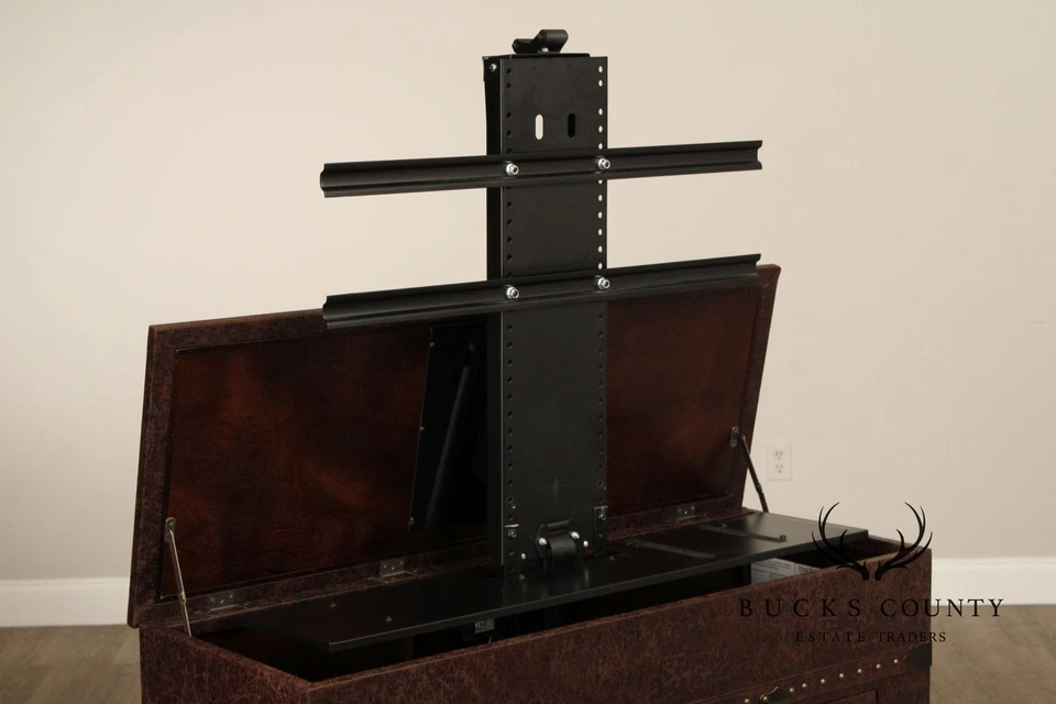 Mueble elevador de TV 'Ellis' Touchstone 'El gabinete de maletero vintage' Foto 4 de 4