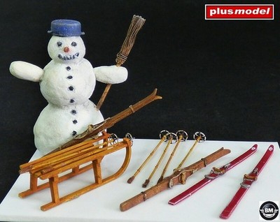 Plus Model Winter Set Ski Schneemann Schlitten Model Kit Diorama 1:35 Art. 255
