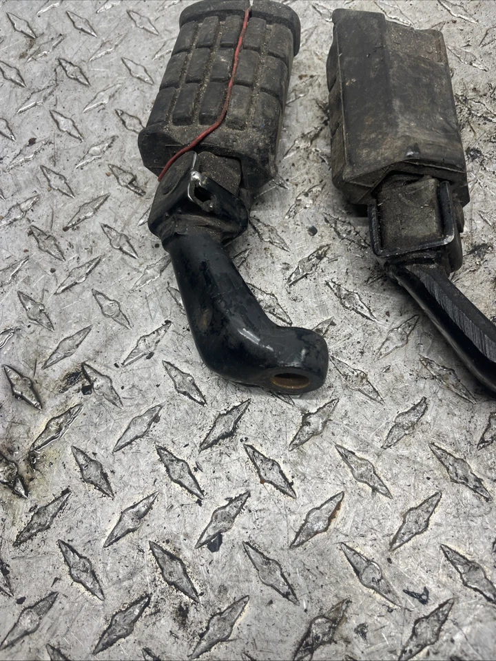 YAMAHA DRIVER FOOT PEGS 1981 YAMAHA XS1100 81 - Imagem 4 de 4