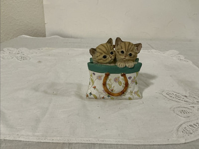 Lenox 2005  A Tote For Two  Kitties in Floral Bag Purse Figurine - Hand Painted