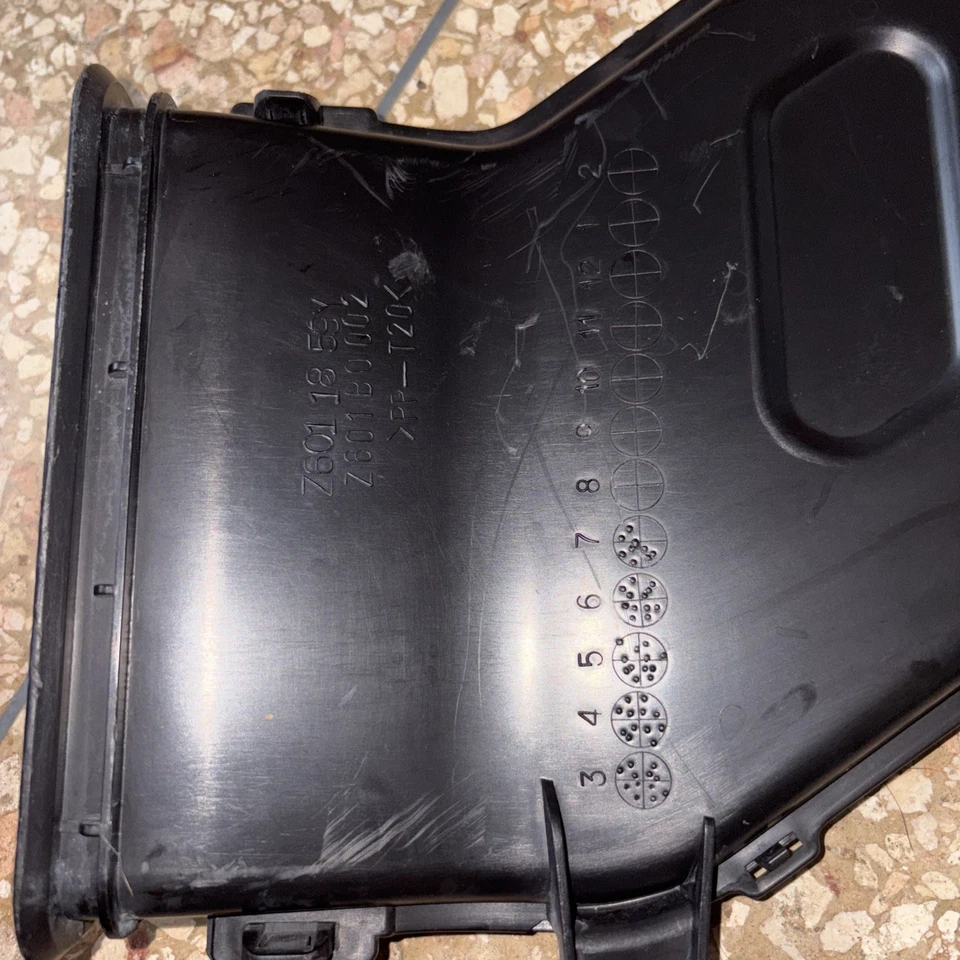 Оригинальный впускной воздуховод в сборе для Mazda 3 2004-2009 годов выпуска Z601-18-59Y - Изображение 3 из 3