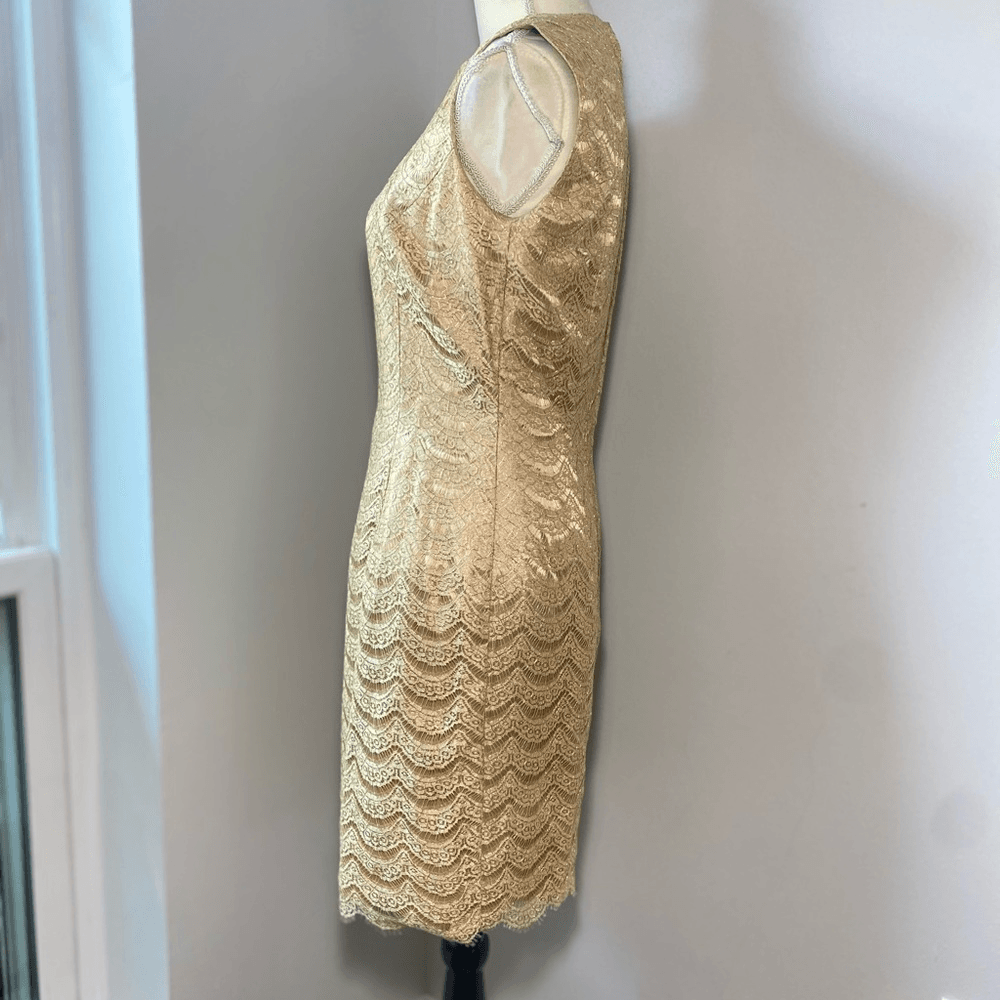 carmen marc valvo gold dress Vintage Carmen Marc Valvo Gold Lace Knee Length Sleeveless Sheath Dress