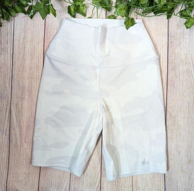 alo-yoga gray camo biker inseam 6 shorts