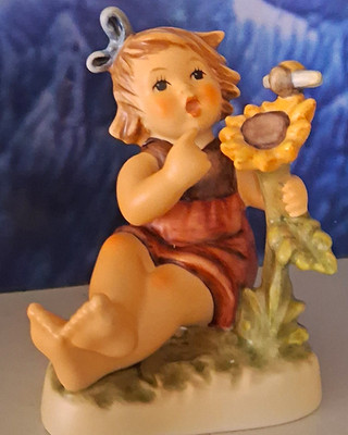Goebel Hummel Porzellanfigur Mädchen mit Sonnenblume handbemalt 86 147