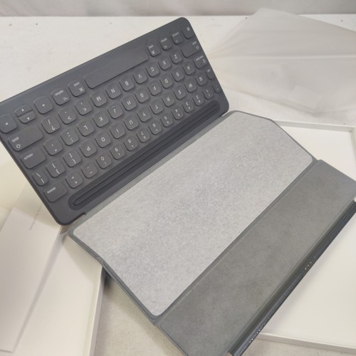 Apple Smart Keyboard Folio Cover Custodia per iPad Pro 9.7" 1a/2a Generazione (MM2L2AM/A) - Foto 7 di 9