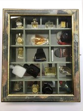 Parfum-MINIATUREN-SAMMLUNG, mit verspiegeltem Setzkasten * 20 Stück *